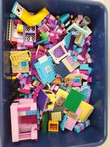 lot 187 image: Assorted Loose Building Bricks Lego Lot
