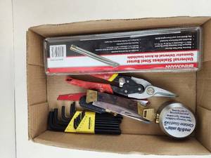 lot 189 image: Lot of Tools Incl. Brinkmann Burner 812-7140-S, Milwaukee Snips, Bondhus Keys