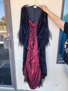lot 299 image: In Character Costume Gothic Vampire Halloween XX Large