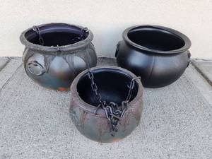 lot 303 image: Halloween Cauldron Decor Lot of 3 with Hanging Chains