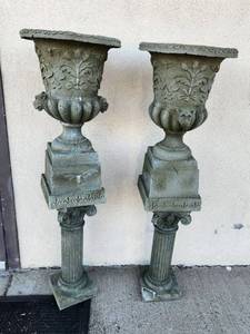 lot 305 image: Pair of Gothic Gargoyle Halloween Urn Planters with Skull Pedestals