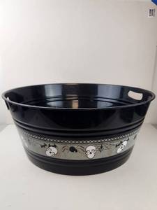 lot 311 image: Huge Halloween Candy Tub with Skull, Spider and Bat Print Band 20