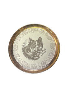lot 104 image: Alaska Husky Decorative Plate with Dog Portrait