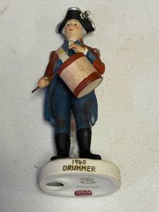 lot 173 image: 1796 Drummer Figurine Lefton KW3678J