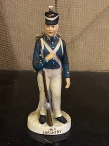 lot 180 image: Lefton China 1813 Infantry Soldier Figurine KW3678C
