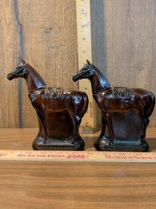 lot 2 image: Pair of Horse Figurine Bookends 6 inch