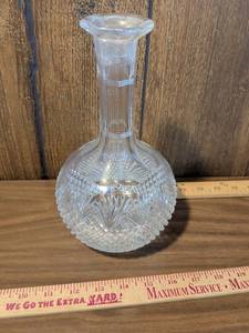 lot 9 image: American brilliant Carafe t strawberry diamonds