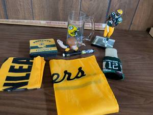 lot 16 image: Green Bay Packers Memorabilia Lot Mug Mallet Figurine Coaster Towel