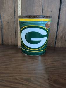 lot 19 image: Green Bay Packers NFL Popcorn Tin Kernels Popcorn Express