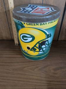 lot 20 image: Green Bay Packers NFL Collectible Tin Container