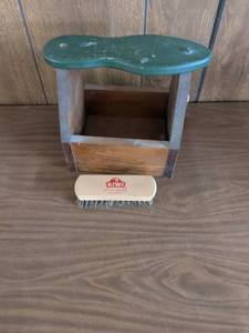 lot 30 image: KIWI Kwikn Easy Shine Brush 100% Horsehair