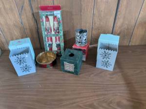 lot 32 image: PartyLite Snowflake Luminaria P7907 Christmas Candle Lot