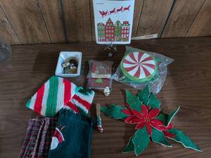 lot 35 image: Assorted Christmas Kitchen and Table Decor Lot with threebluebirds Dishcloth