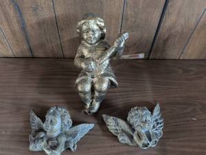 lot 41 image: Cherub Wall Hanging Figures Lot of 3