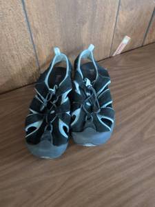 lot 49 image: Bass Sandals Size 9