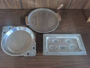 lot 59 image: Lot of 3 Metal Trays Round with Wood Handles, Scalloped Corners, Rectangular