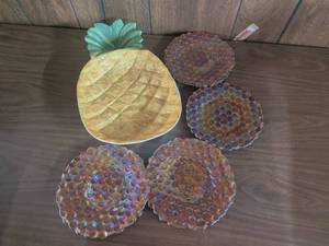 lot 68 image: Pineapple-Shaped Serving Dish with 4 Round Dimpled Iridescent Plates, 5 Pc Lot