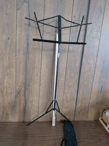 lot 100 image: Folding Tripod Music Stand with Carry Bag