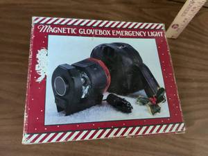 lot 104 image: Magnetic Glovebox Emergency Light 12 Volt 12 ft Cord