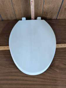 lot 110 image: Elongated White Toilet Seat with Lid