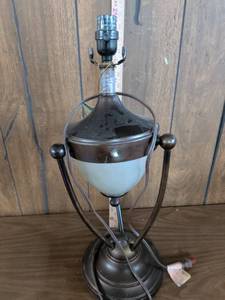 lot 119 image: Design Trends Table Lamp with Built-in Night Light, 3-Way 150 Watt Max