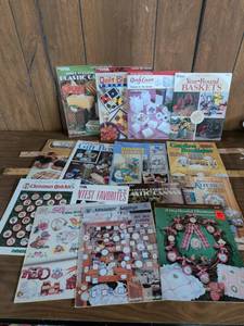 lot 152 image: Plastic Canvas Pattern Book Lot Leisure Arts Dimensions Needlecraft Burdett