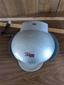 lot 168 image: GT Xpress 101 Electric Clamshell Cooking Appliance Round Plates