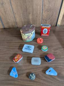 lot 183 image: Assorted tins and collectible tins