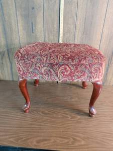 lot 214 image: Upholstered Footstool Ottoman with Four Curved Legs, Red Patterned Fabric