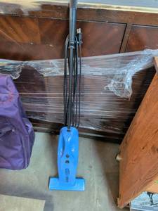 lot 236 image: Eureka The Boss Bagless Vacuum 120V 2.0A Model 164