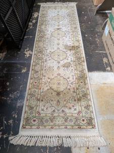lot 250 image: Runner Rug with Fringe Ends, Medallion Pattern