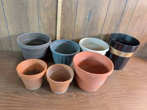 lot 269 image: Lot of 6 Assorted Planter Pots One metal trash can