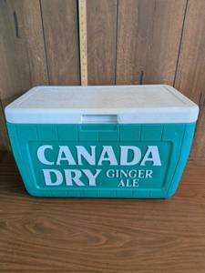 lot 272 image: Coleman Cooler with Canada Dry Ginger Ale Graphic