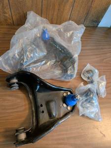 lot 279 image: Suspension Control Arm with Ball Joint and Two Loose Ball Joints Lot of 3
