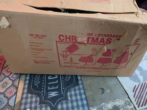 lot 281 image: General Foam Plastics Fast and Easy Artificial Christmas Tree