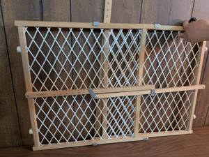 lot 284 image: Evenflo Expandable Safety Gate 26-31 Adjustable Width