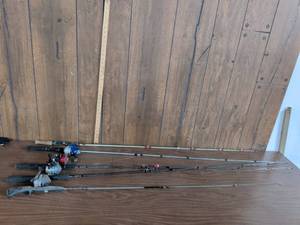 lot 291 image: 202 Spincast Fishing Rod and Reel Combo Lot of 5