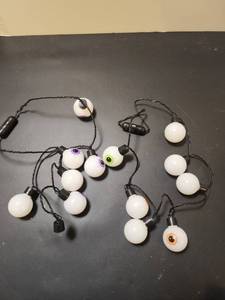 lot 15 image: Halloween Eyeball String Lights Battery Pack of 2 - Retail $5