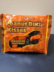 lot 70373 image: Peanut Butter Kisses Taffy Candy 3 oz (85g) Bag - Retail $4