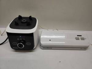 lot 6 image: Vitamix Blender and FoodSaver Vac 1050 Vacuum Sealer Lot