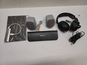 lot 12 image: StarTech.com Docking Station with Headphones Speakers USB Cable
