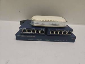 lot 30 image: NETGEAR PS113 10100 Mbps Print Server with GS105 Switch Lot