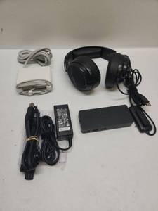 lot 40 image: Dell D1000 Docking Station DisplayLink Dual Display Support with Headphones