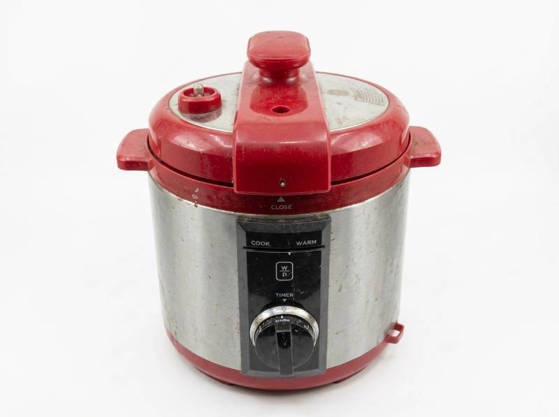 lot 3871 image: W.P. Appliances Electric Pressure Cooker 6 Qt RedSilver