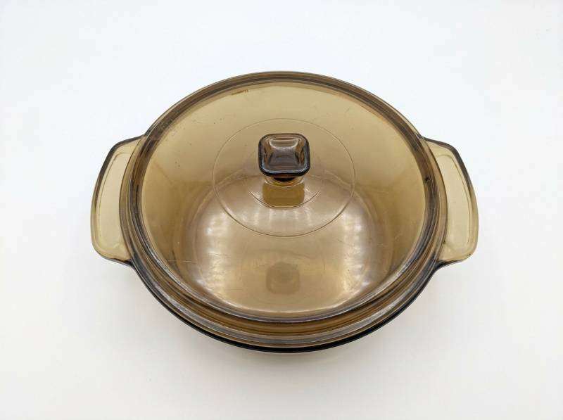 lot 4013 image: Anchor Hocking Amber Glass Casserole Dish with Lid