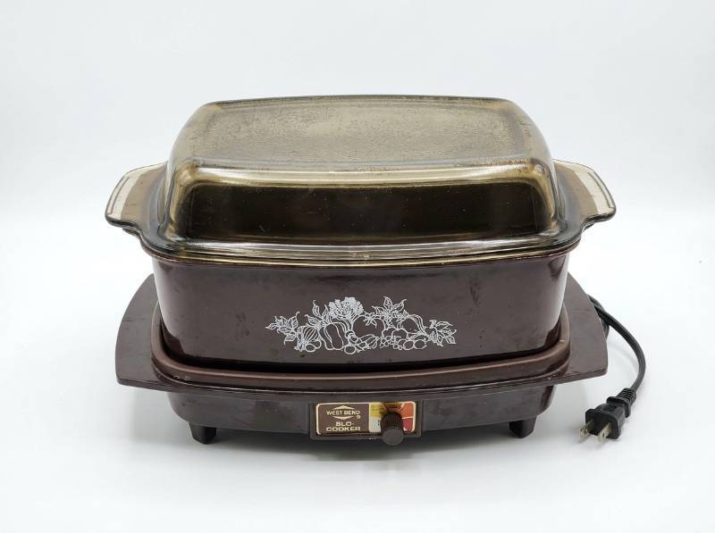 lot 4055 image: West Bend 4 Qt Slow Cooker