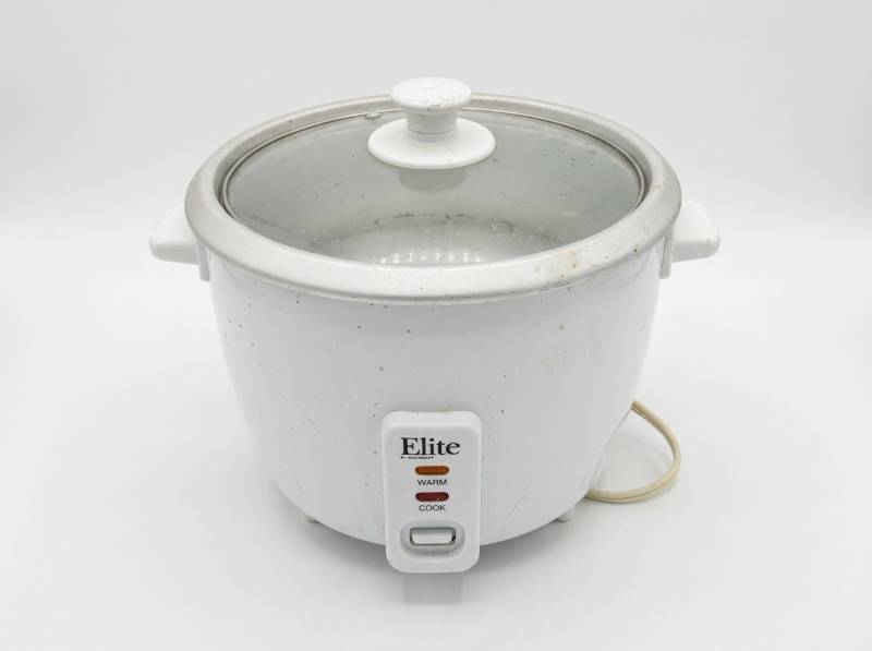 lot 4226 image: Elite Rice Cooker with Warm and Cook Function