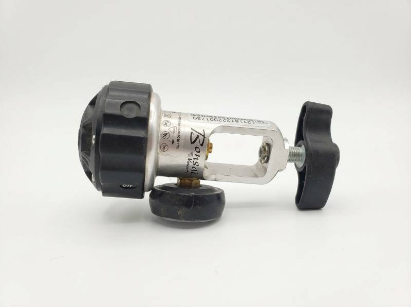 lot 64191 image: Bonsai Velocity Pressure Gauge 0-300 PSI w Regulator