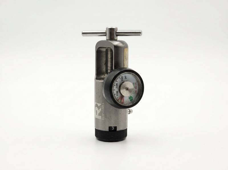 lot 64204 image: Responsive Respiratory Oxygen Regulator 8Lmin 50 PSI