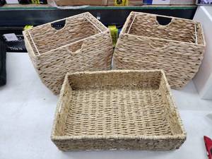 lot 8229 image: Set of 3 Woven Water Hyacinth Style Storage Baskets Natural Finish